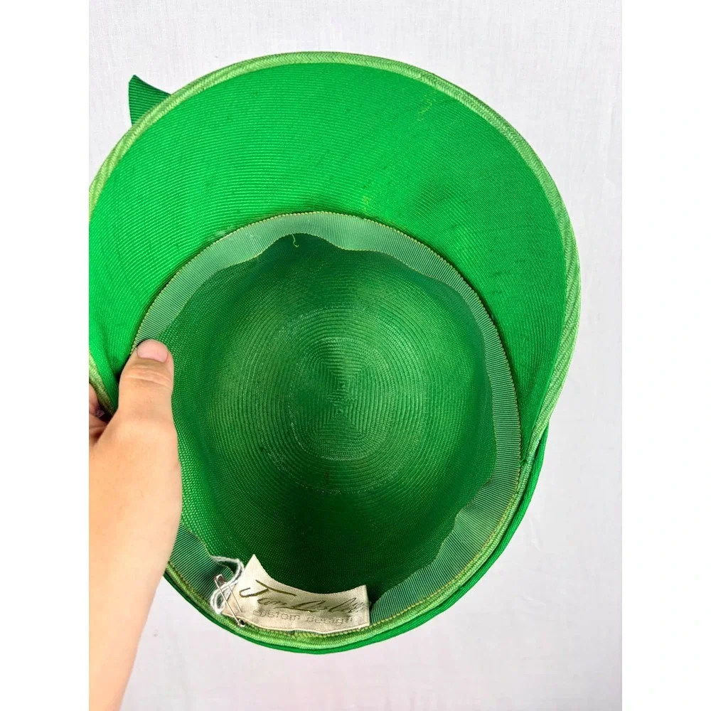 Vintage Jan Leslie Custom Design Green Straw Cloche Hat with Large Bow Accent